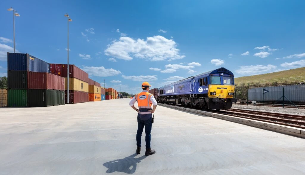 First Freight Train via UK East-West Railcheapshippingfromchina First Freight Train via UK East-West Railcheapshippingfromchina
